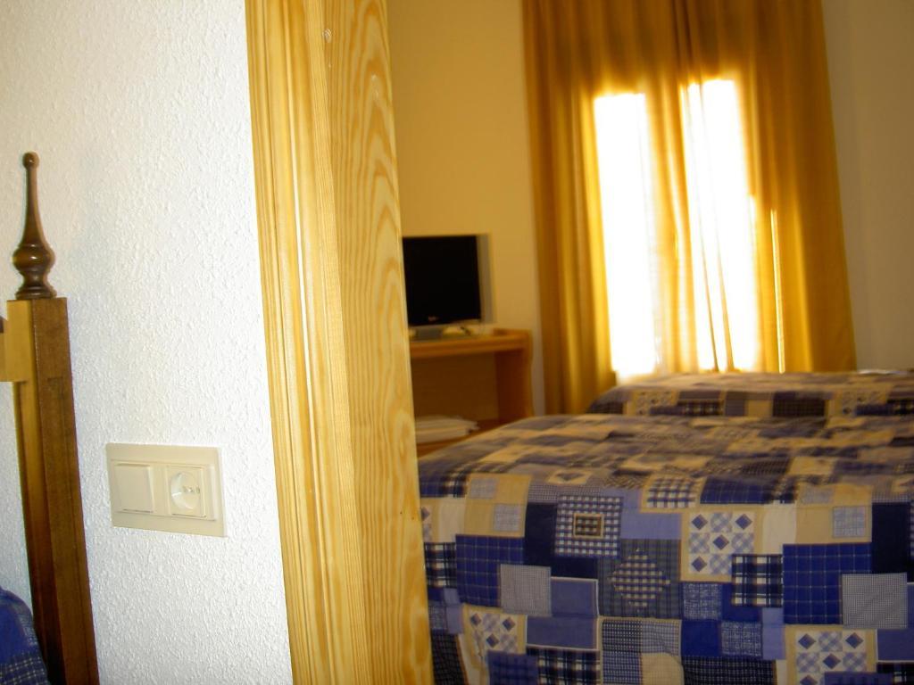 Hotel Álvarez Tuéjar Rum bild